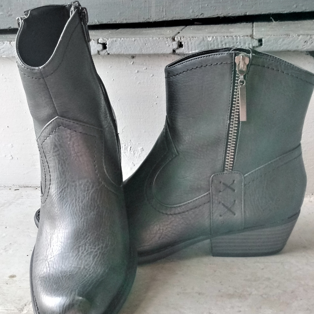 Boots - Picture 2 of 3